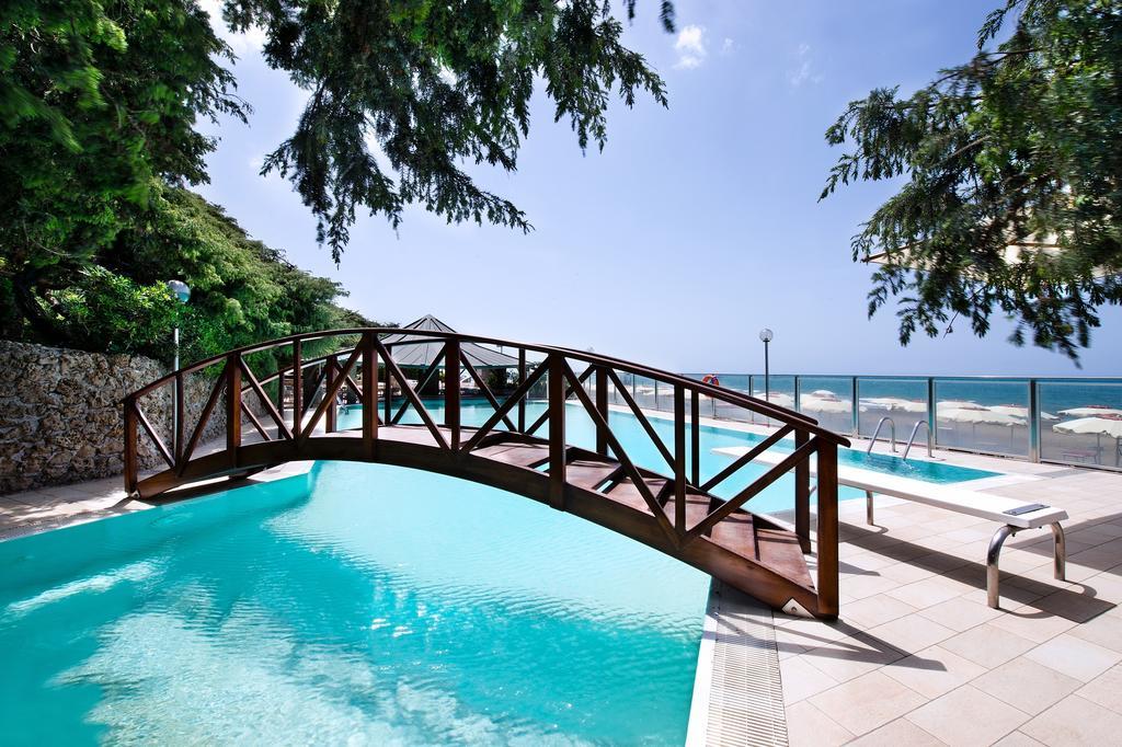 Hotel I Ginepri มาริน่า เด กาสตาเนโก การ์ดูชี ภายนอก รูปภาพ