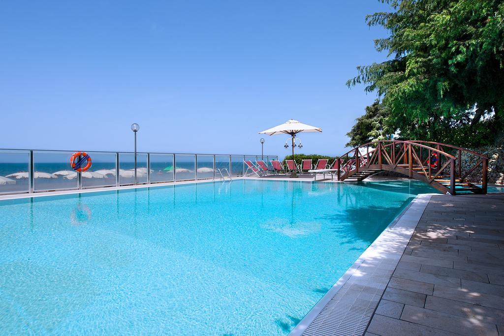Hotel I Ginepri มาริน่า เด กาสตาเนโก การ์ดูชี ภายนอก รูปภาพ
