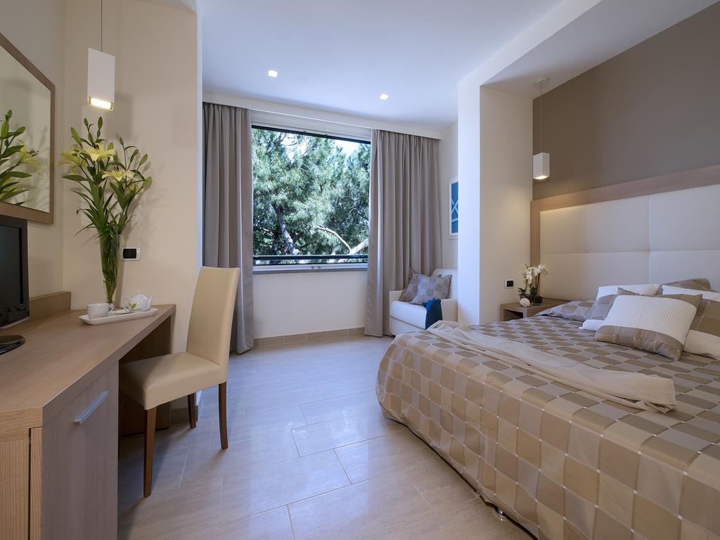 Hotel I Ginepri มาริน่า เด กาสตาเนโก การ์ดูชี ห้อง รูปภาพ