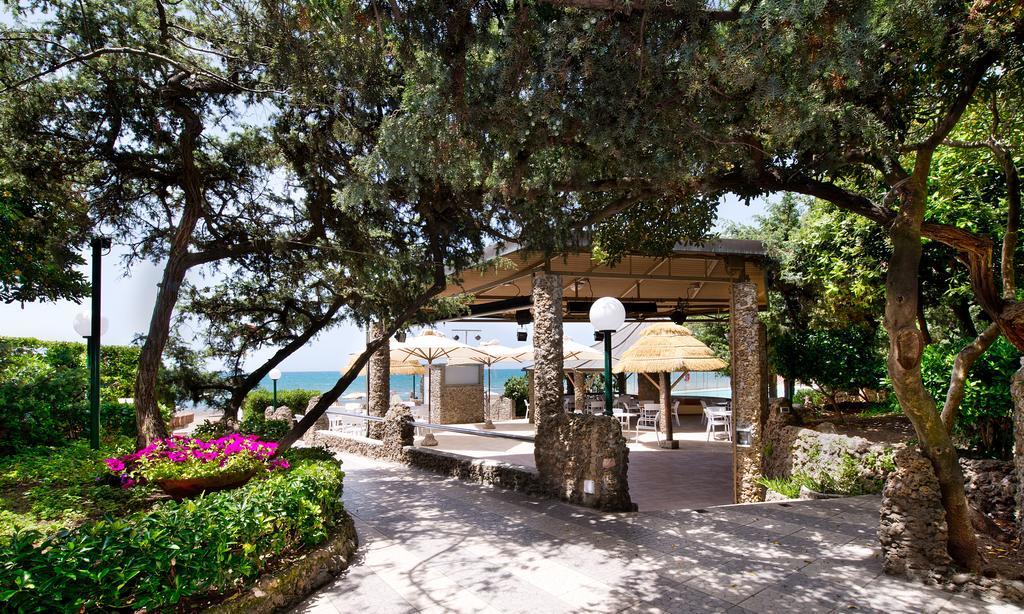 Hotel I Ginepri มาริน่า เด กาสตาเนโก การ์ดูชี ภายนอก รูปภาพ