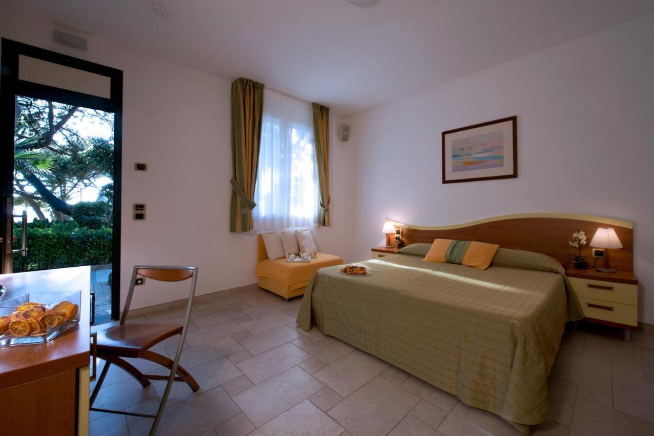 Hotel I Ginepri มาริน่า เด กาสตาเนโก การ์ดูชี ภายนอก รูปภาพ