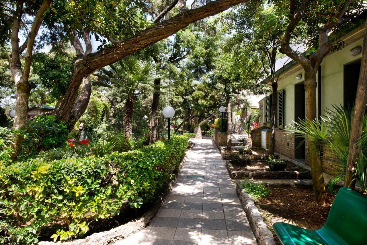 Hotel I Ginepri มาริน่า เด กาสตาเนโก การ์ดูชี ภายนอก รูปภาพ