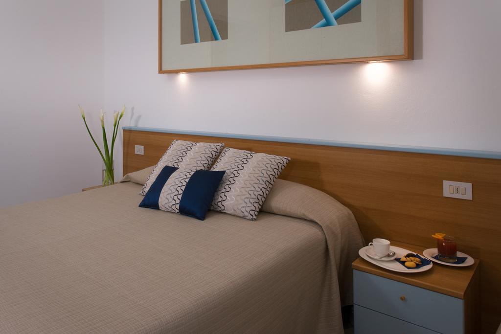 Hotel I Ginepri มาริน่า เด กาสตาเนโก การ์ดูชี ภายนอก รูปภาพ