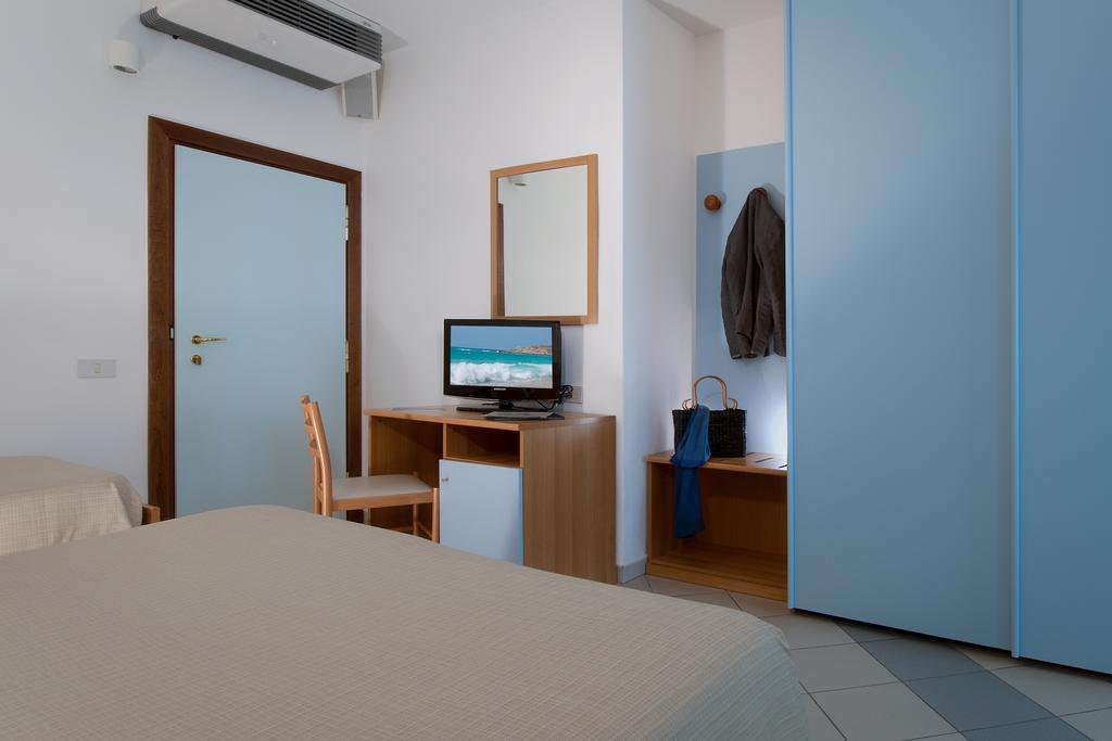 Hotel I Ginepri มาริน่า เด กาสตาเนโก การ์ดูชี ภายนอก รูปภาพ