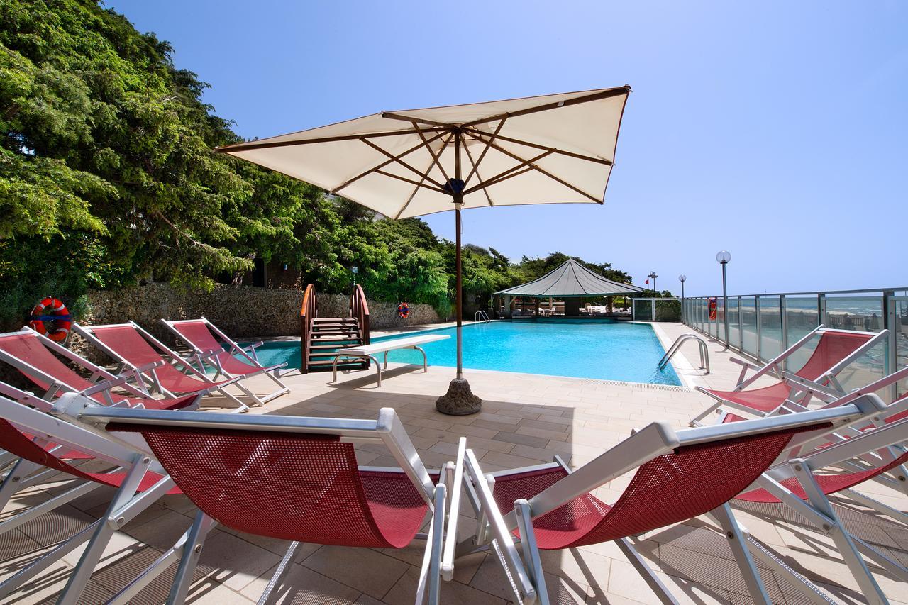Hotel I Ginepri มาริน่า เด กาสตาเนโก การ์ดูชี ภายนอก รูปภาพ