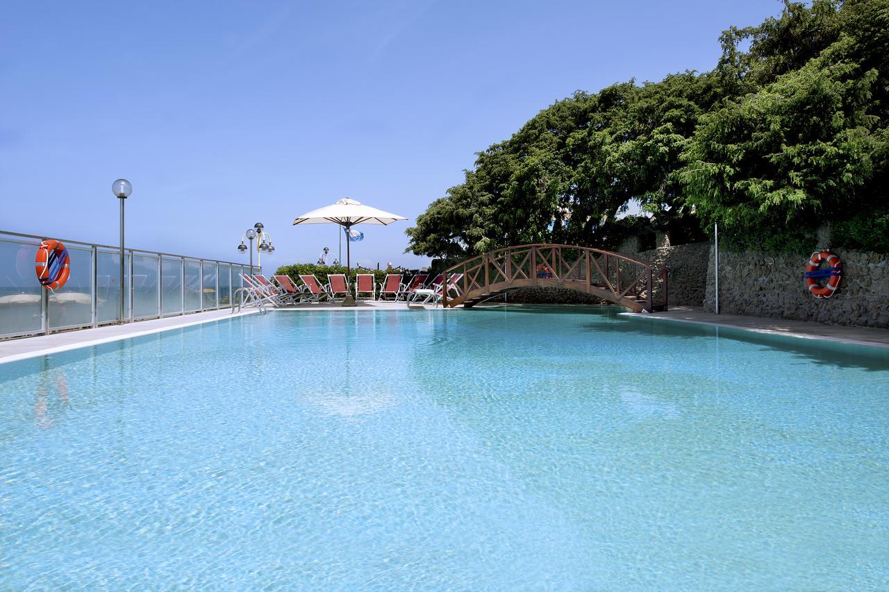 Hotel I Ginepri มาริน่า เด กาสตาเนโก การ์ดูชี ภายนอก รูปภาพ
