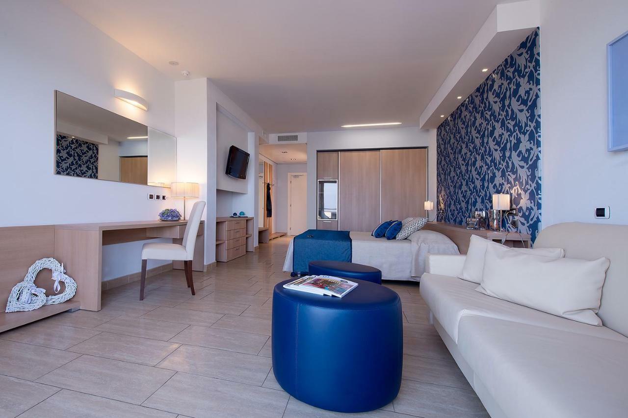 Hotel I Ginepri มาริน่า เด กาสตาเนโก การ์ดูชี ภายนอก รูปภาพ